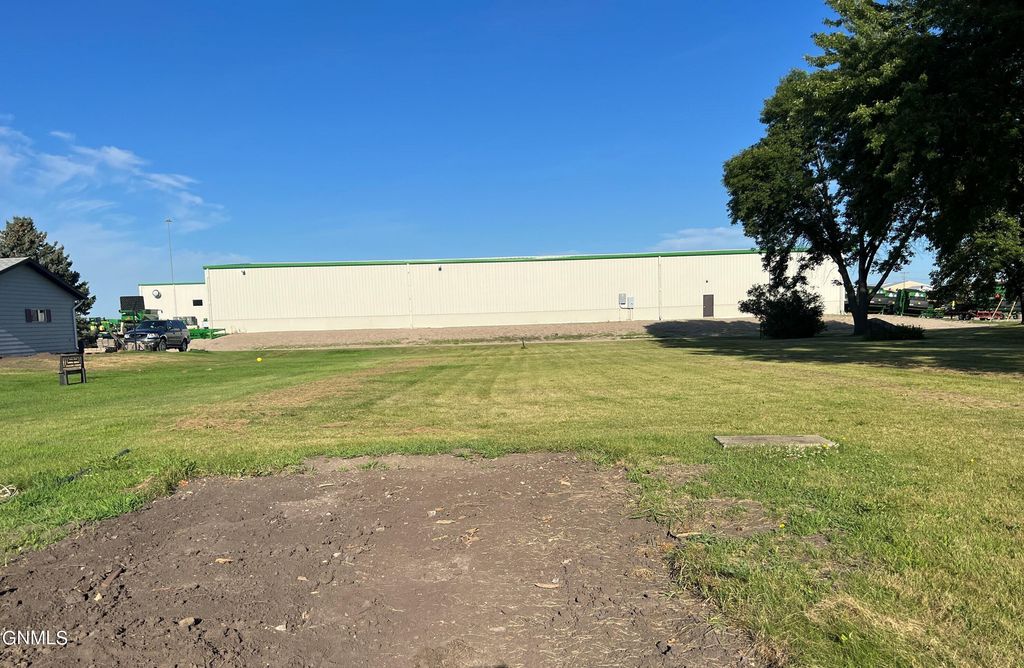 2023 5th Avenue SW, Jamestown, ND 58401 photo 3