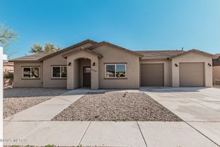 1170 N La Canoa, Green Valley, AZ 85614