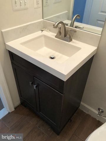 849 19TH ST NE #B, Washington, DC 20002