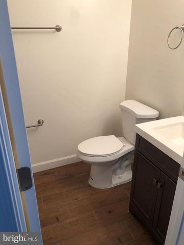 849 19TH ST NE #B, Washington, DC 20002