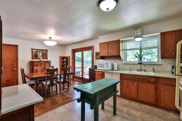3072 Timberview Drive, Green Twp, OH 45211