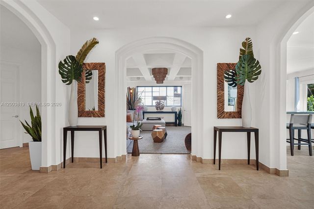 2143 N Bay Rd, Miami Beach, FL 33140