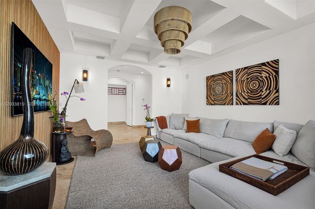 2143 N Bay Rd, Miami Beach, FL 33140