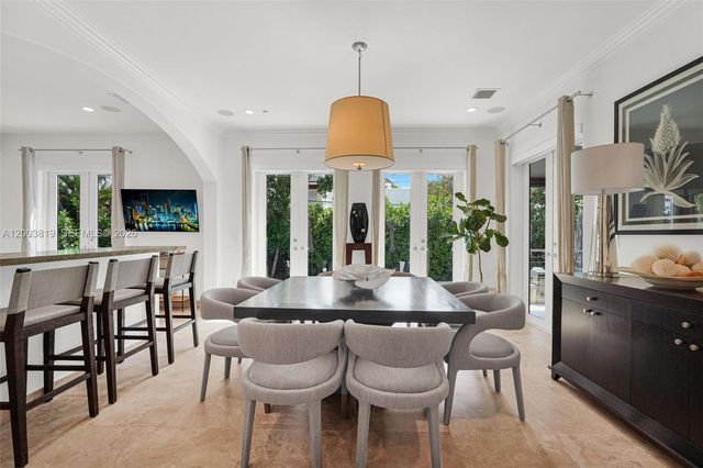 2143 N Bay Rd, Miami Beach, FL 33140