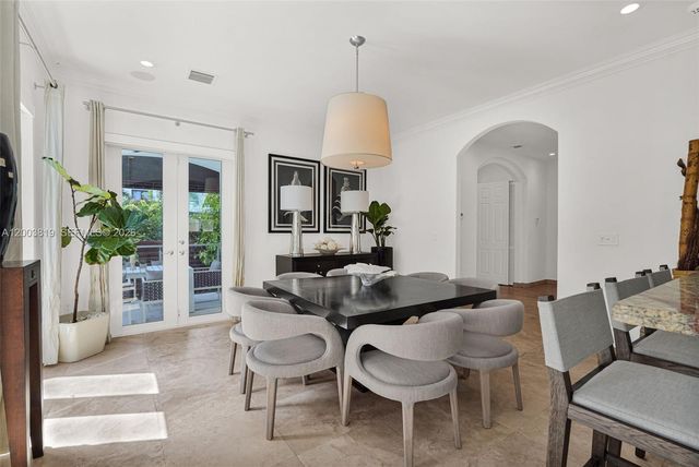 2143 N Bay Rd, Miami Beach, FL 33140