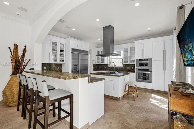 2143 N Bay Rd, Miami Beach, FL 33140