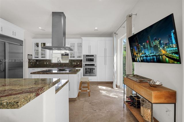 2143 N Bay Rd, Miami Beach, FL 33140