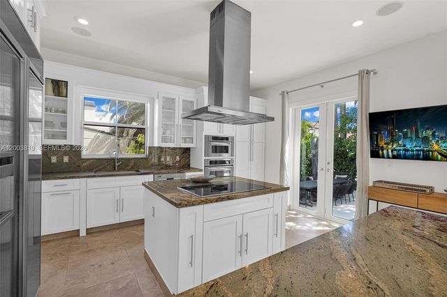 2143 N Bay Rd, Miami Beach, FL 33140