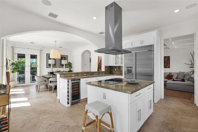 2143 N Bay Rd, Miami Beach, FL 33140