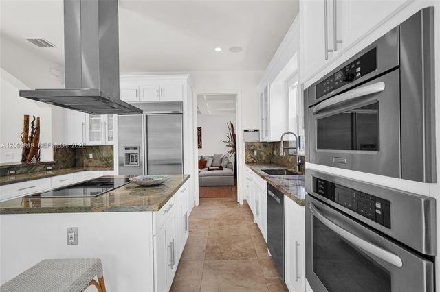 2143 N Bay Rd, Miami Beach, FL 33140