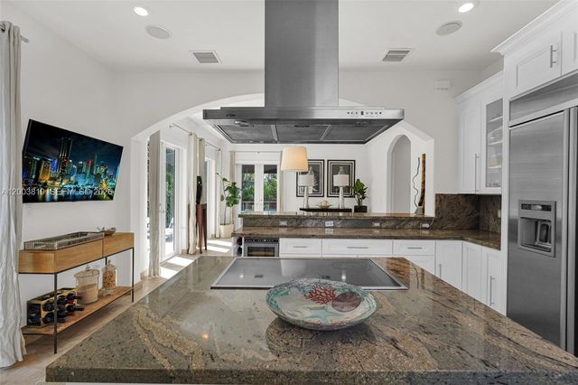2143 N Bay Rd, Miami Beach, FL 33140