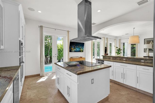 2143 N Bay Rd, Miami Beach, FL 33140