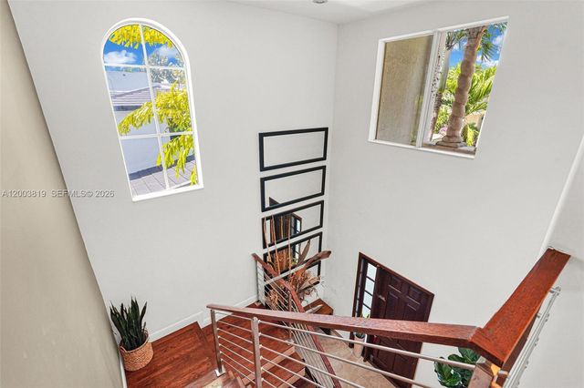2143 N Bay Rd, Miami Beach, FL 33140
