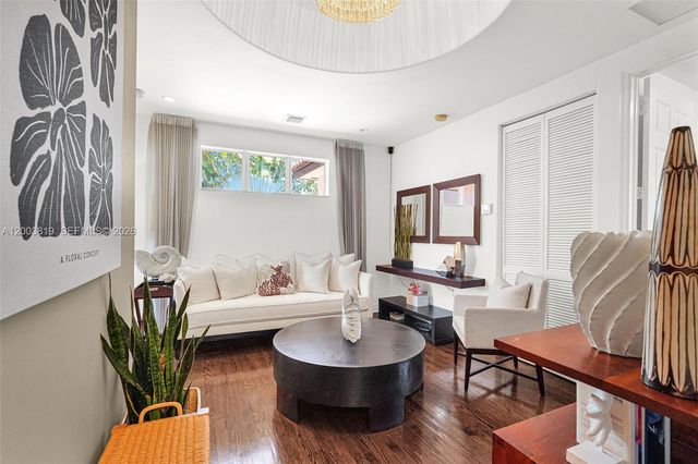 2143 N Bay Rd, Miami Beach, FL 33140