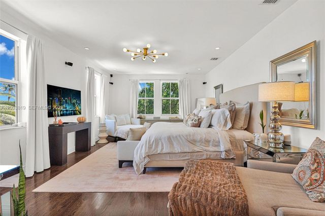 2143 N Bay Rd, Miami Beach, FL 33140
