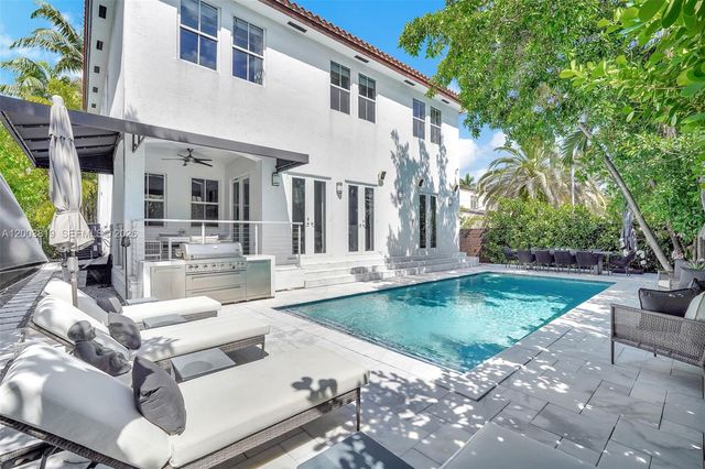 2143 N Bay Rd, Miami Beach, FL 33140
