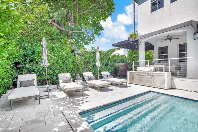 2143 N Bay Rd, Miami Beach, FL 33140