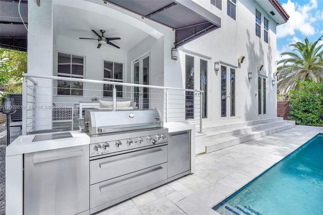 2143 N Bay Rd, Miami Beach, FL 33140