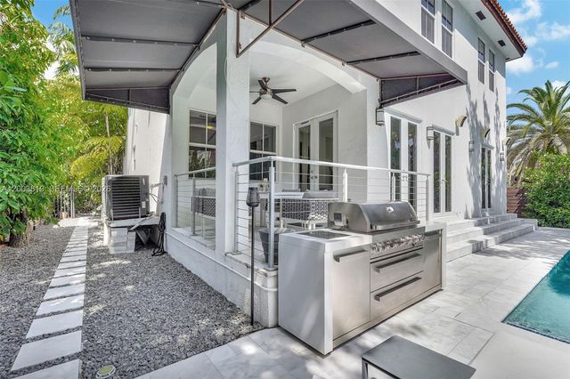 2143 N Bay Rd, Miami Beach, FL 33140
