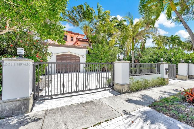 2143 N Bay Rd, Miami Beach, FL 33140