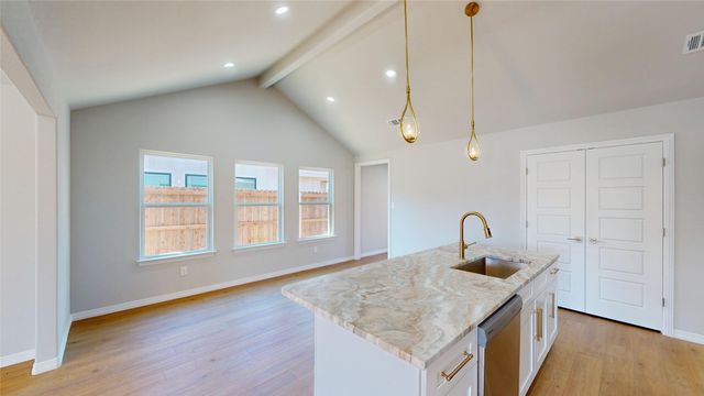 707 Cedar Street, Cleburne, TX 76031