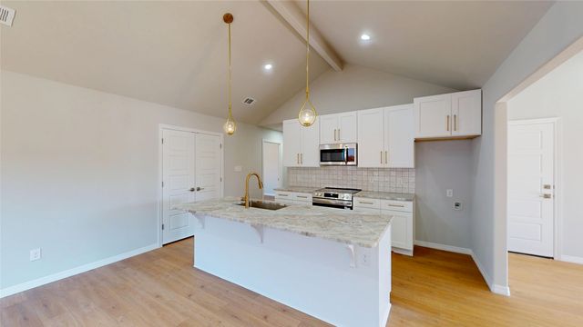 707 Cedar Street, Cleburne, TX 76031