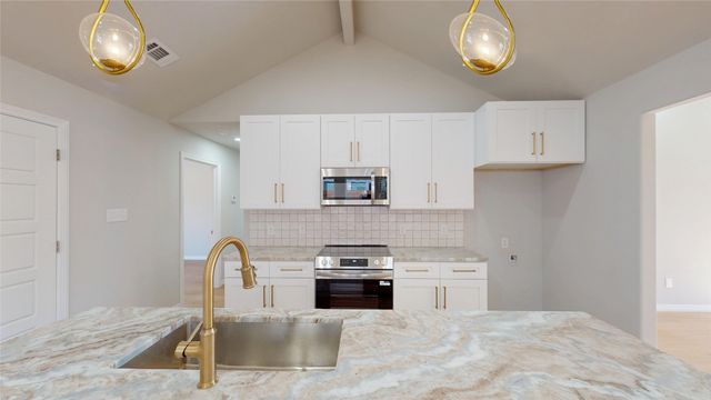 707 Cedar Street, Cleburne, TX 76031