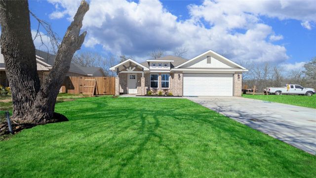 707 Cedar Street, Cleburne, TX 76031