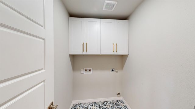 707 Cedar Street, Cleburne, TX 76031