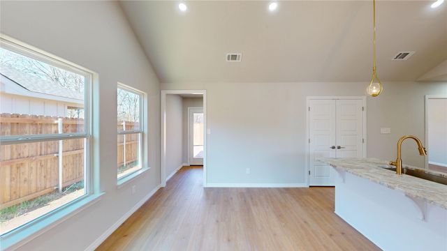 707 Cedar Street, Cleburne, TX 76031