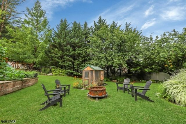 588 Stonetown Rd, Ringwood Boro, NJ 07456