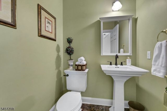 588 Stonetown Rd, Ringwood Boro, NJ 07456