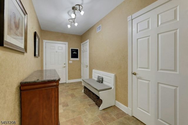 588 Stonetown Rd, Ringwood Boro, NJ 07456