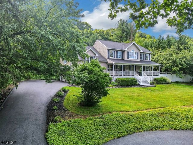 588 Stonetown Rd, Ringwood Boro, NJ 07456