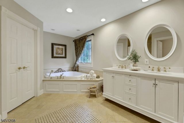 588 Stonetown Rd, Ringwood Boro, NJ 07456