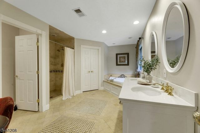 588 Stonetown Rd, Ringwood Boro, NJ 07456