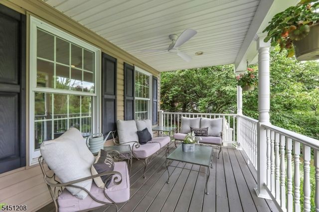 588 Stonetown Rd, Ringwood Boro, NJ 07456
