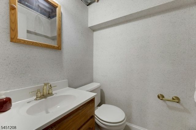 588 Stonetown Rd, Ringwood Boro, NJ 07456