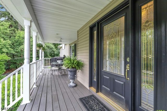 588 Stonetown Rd, Ringwood Boro, NJ 07456