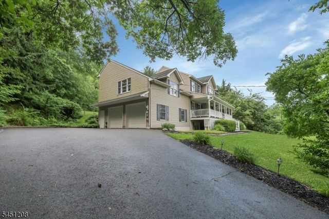 588 Stonetown Rd, Ringwood Boro, NJ 07456
