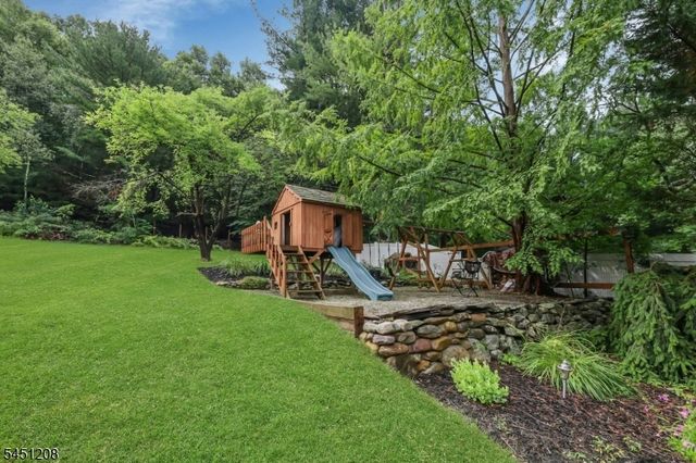 588 Stonetown Rd, Ringwood Boro, NJ 07456