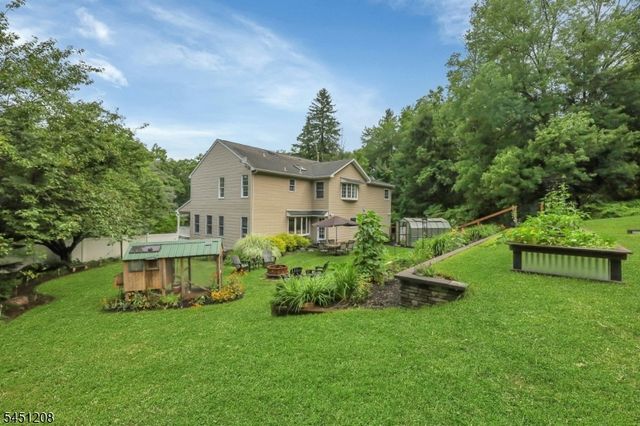 588 Stonetown Rd, Ringwood Boro, NJ 07456