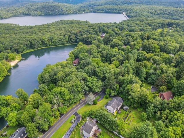 588 Stonetown Rd, Ringwood Boro, NJ 07456