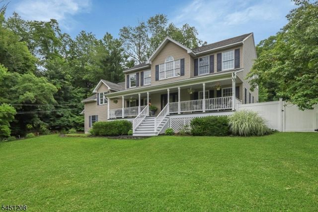 588 Stonetown Rd, Ringwood Boro, NJ 07456