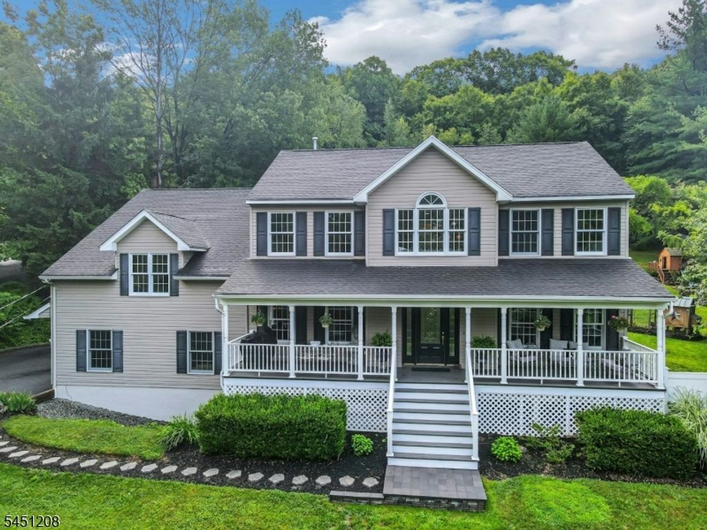 588 Stonetown Rd, Ringwood Boro, NJ 07456