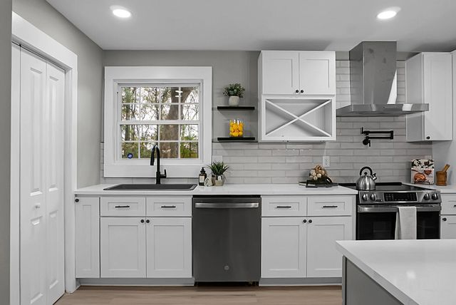 1820 Meadowlawn Drive, Charleston, SC 29407