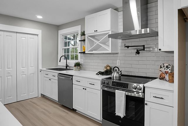 1820 Meadowlawn Drive, Charleston, SC 29407