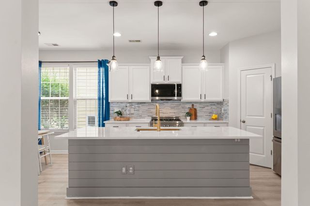 174 Bateaux Drive, Summerville, SC 29483
