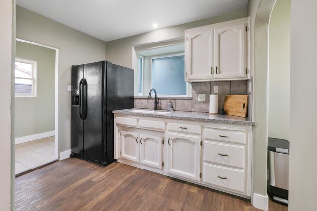 1090 E Tulare Avenue, Tulare, CA 93274