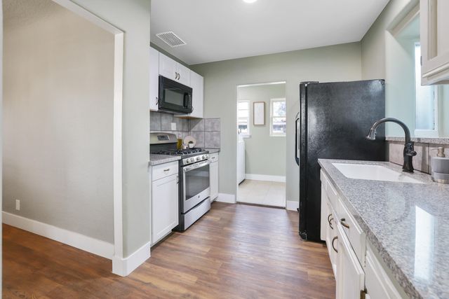 1090 E Tulare Avenue, Tulare, CA 93274